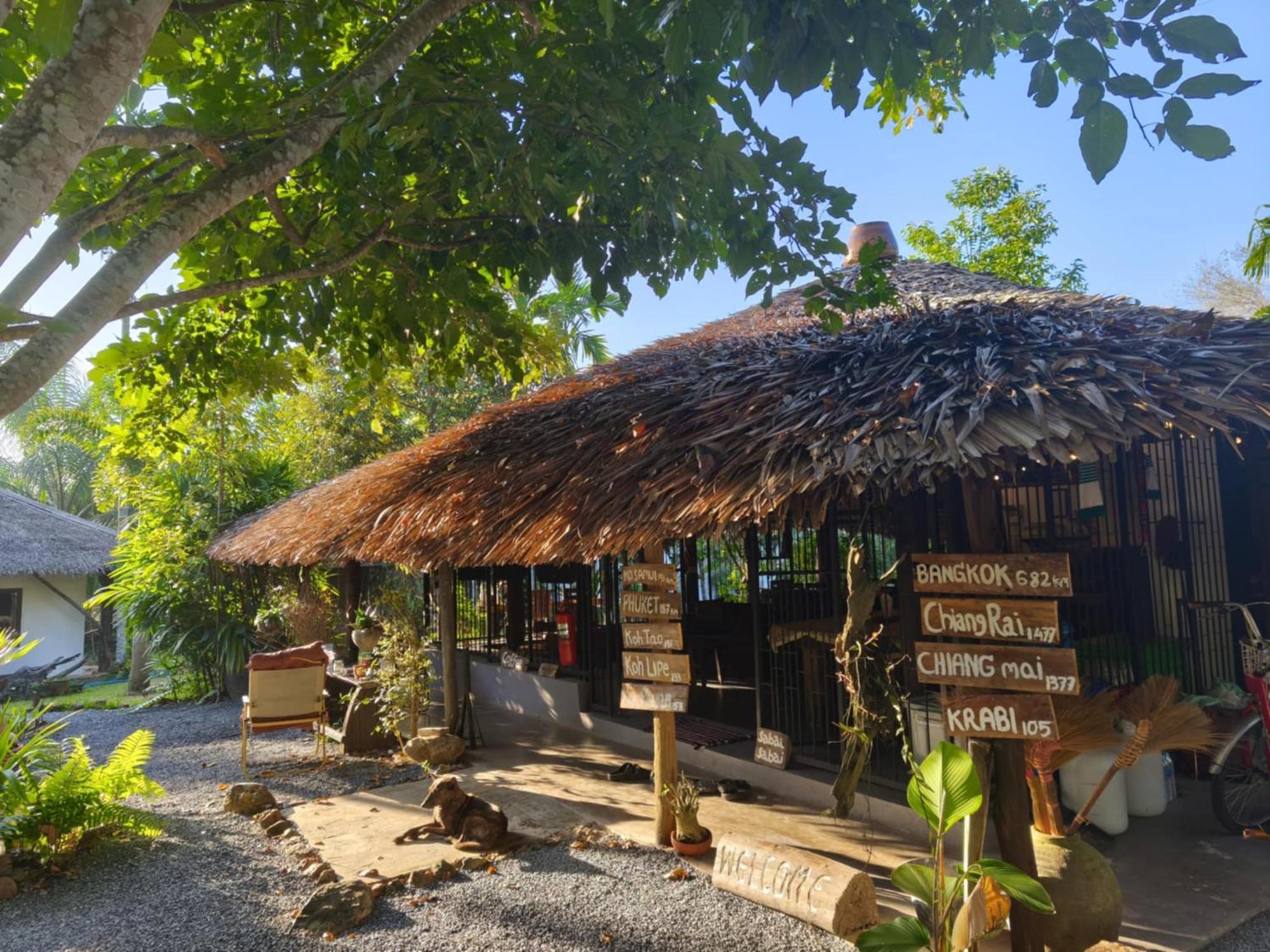 Baan Farang Homestay Phra Saeng Ban Nam Dam Exteriér fotografie